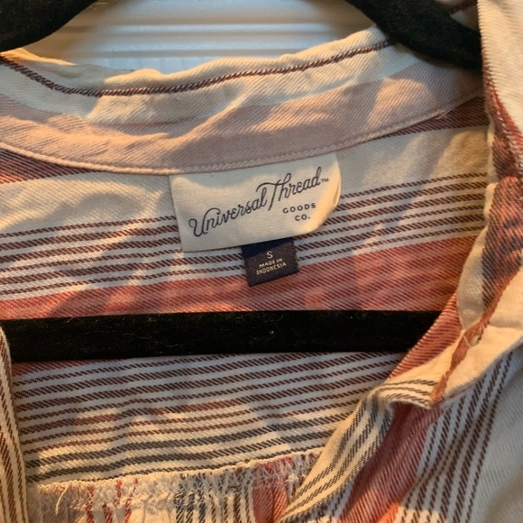 Button down - Picture 3 of 3